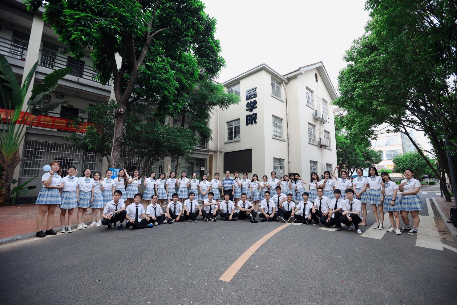 威尼斯432888cam制药工程专业2020届毕业合影留念 威尼斯432888cam制药工程专业2020届毕业合影留念