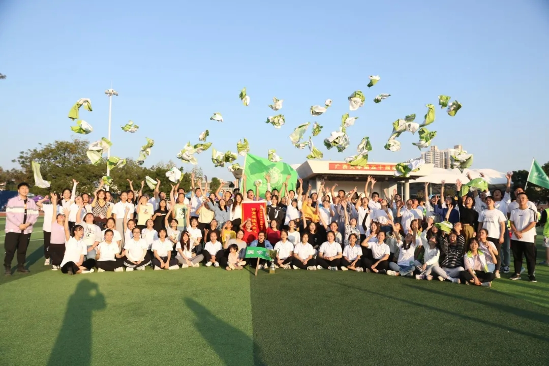 威尼斯432888cam第50届大学生运动会威尼斯432888cam师生合照 威尼斯432888cam第50届大学生运动会威尼斯432888cam师生合照